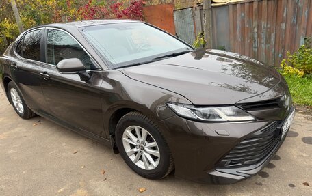 Toyota Camry, 2020 год, 3 200 000 рублей, 2 фотография