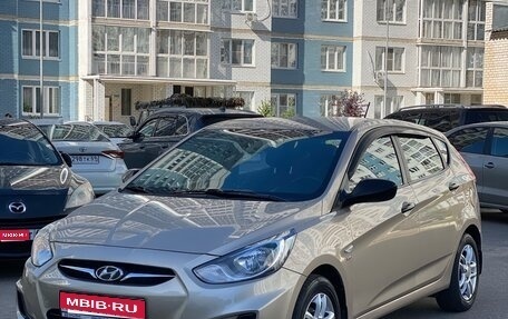 Hyundai Solaris II рестайлинг, 2012 год, 820 000 рублей, 1 фотография