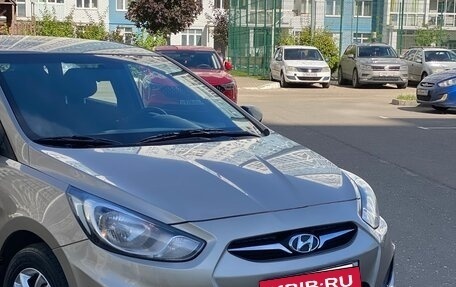 Hyundai Solaris II рестайлинг, 2012 год, 820 000 рублей, 3 фотография