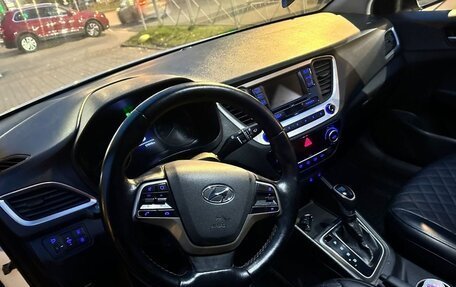 Hyundai Solaris II рестайлинг, 2018 год, 880 000 рублей, 3 фотография