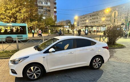 Hyundai Solaris II рестайлинг, 2018 год, 880 000 рублей, 2 фотография