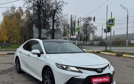 Toyota Camry, 2023 год, 3 200 000 рублей, 2 фотография