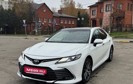 Toyota Camry, 2023 год, 3 200 000 рублей, 3 фотография