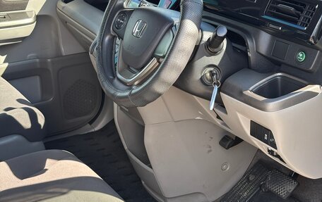 Honda Stepwgn IV рестайлинг, 2017 год, 1 600 000 рублей, 10 фотография