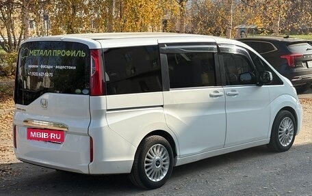 Honda Stepwgn IV рестайлинг, 2017 год, 1 600 000 рублей, 3 фотография