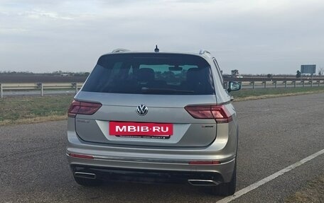 Volkswagen Tiguan II, 2018 год, 2 950 000 рублей, 8 фотография