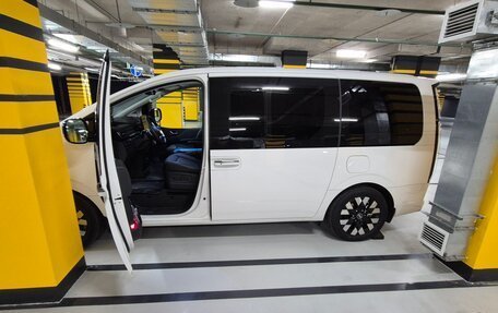 Hyundai Staria, 2024 год, 7 650 000 рублей, 2 фотография