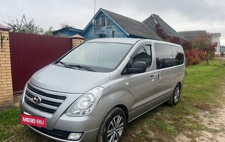 Hyundai H-1 II рестайлинг, 2014 год, 1 850 000 рублей, 2 фотография