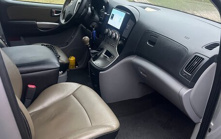 Hyundai H-1 II рестайлинг, 2014 год, 1 850 000 рублей, 6 фотография