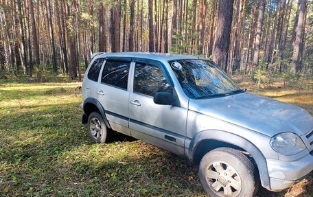 Chevrolet Niva I рестайлинг, 2005 год, 200 000 рублей, 2 фотография