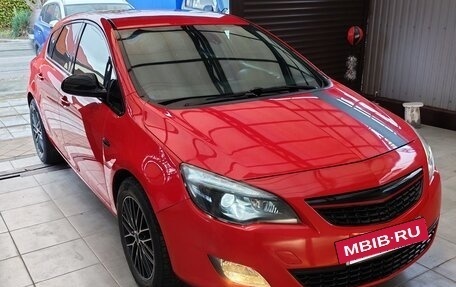 Opel Astra J, 2011 год, 999 000 рублей, 2 фотография