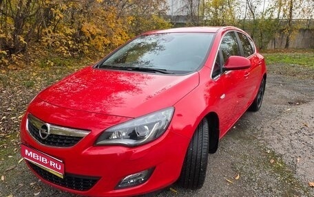 Opel Astra J, 2010 год, 1 050 000 рублей, 1 фотография