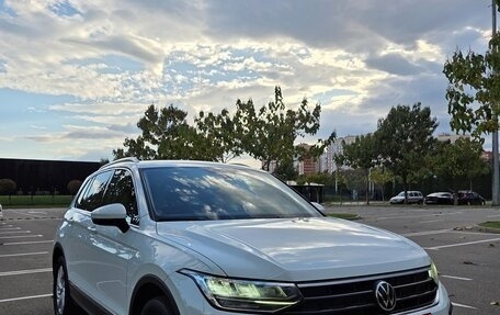 Volkswagen Tiguan II, 2021 год, 3 150 000 рублей, 2 фотография