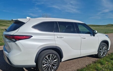Toyota Highlander, 2025 год, 5 300 000 рублей, 4 фотография