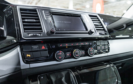 Volkswagen Caravelle T6 рестайлинг, 2018 год, 3 557 900 рублей, 17 фотография