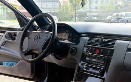Mercedes-Benz E-Класс, 1996 год, 850 000 рублей, 6 фотография