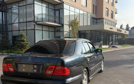 Mercedes-Benz E-Класс, 1996 год, 850 000 рублей, 2 фотография