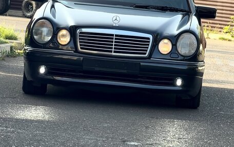 Mercedes-Benz E-Класс, 1996 год, 850 000 рублей, 3 фотография