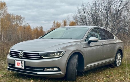 Volkswagen Passat B8 рестайлинг, 2015 год, 1 590 000 рублей, 2 фотография