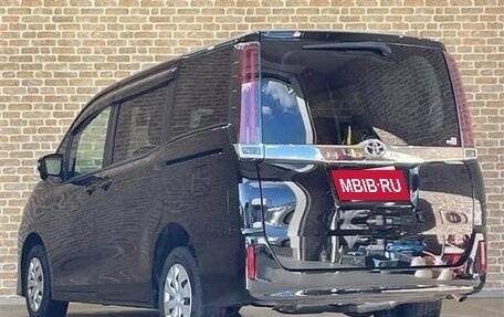 Toyota Noah III, 2021 год, 2 165 002 рублей, 3 фотография