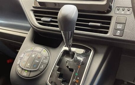 Toyota Noah III, 2021 год, 2 165 002 рублей, 18 фотография