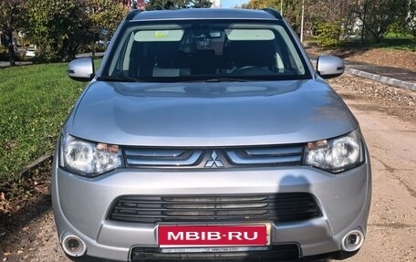 Mitsubishi Outlander III рестайлинг 3, 2013 год, 1 330 000 рублей, 1 фотография