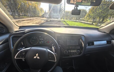 Mitsubishi Outlander III рестайлинг 3, 2013 год, 1 330 000 рублей, 8 фотография