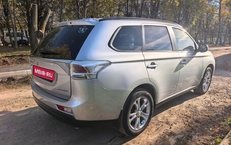 Mitsubishi Outlander III рестайлинг 3, 2013 год, 1 330 000 рублей, 3 фотография