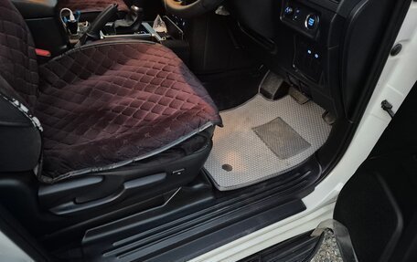 Toyota Land Cruiser Prado 150 рестайлинг, 2018 год, 4 050 000 рублей, 8 фотография