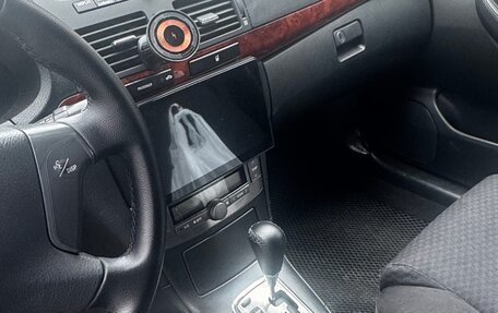 Toyota Avensis III рестайлинг, 2005 год, 690 000 рублей, 3 фотография