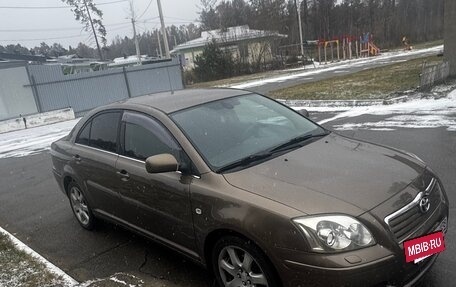 Toyota Avensis III рестайлинг, 2005 год, 690 000 рублей, 4 фотография