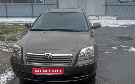 Toyota Avensis III рестайлинг, 2005 год, 690 000 рублей, 6 фотография