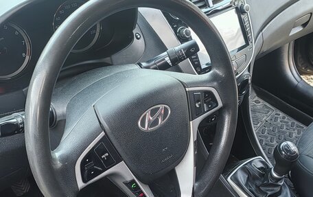 Hyundai Solaris II рестайлинг, 2015 год, 870 000 рублей, 14 фотография