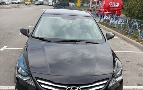Hyundai Solaris II рестайлинг, 2015 год, 950 000 рублей, 1 фотография