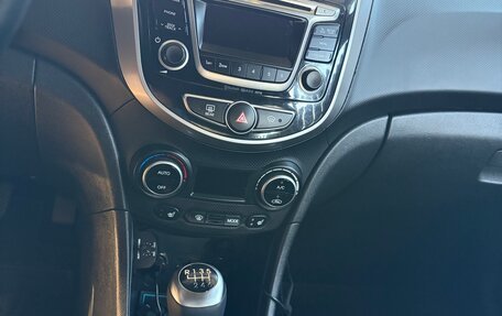 Hyundai Solaris II рестайлинг, 2015 год, 950 000 рублей, 17 фотография