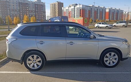 Mitsubishi Outlander III рестайлинг 3, 2013 год, 1 480 000 рублей, 4 фотография