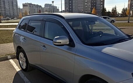 Mitsubishi Outlander III рестайлинг 3, 2013 год, 1 480 000 рублей, 3 фотография