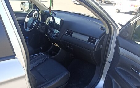 Mitsubishi Outlander III рестайлинг 3, 2013 год, 1 480 000 рублей, 6 фотография