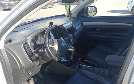 Mitsubishi Outlander III рестайлинг 3, 2013 год, 1 480 000 рублей, 11 фотография