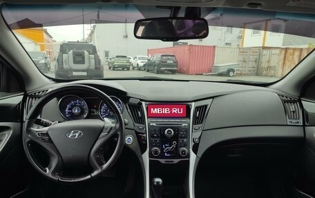 Hyundai Sonata VI, 2011 год, 890 000 рублей, 3 фотография