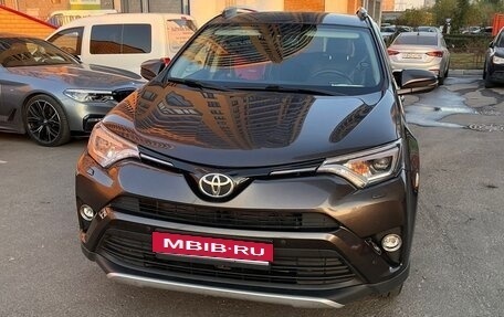 Toyota RAV4, 2018 год, 2 680 000 рублей, 2 фотография