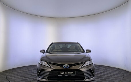 Toyota Camry, 2022 год, 3 200 000 рублей, 2 фотография