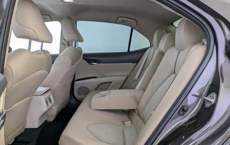 Toyota Camry, 2022 год, 3 200 000 рублей, 10 фотография
