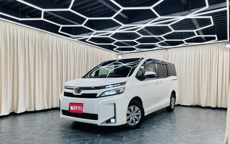 Toyota Voxy III, 2018 год, 2 199 999 рублей, 1 фотография
