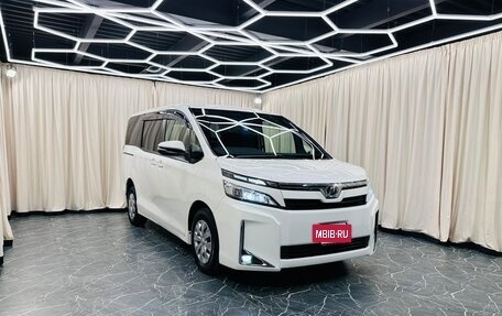 Toyota Voxy III, 2018 год, 2 199 999 рублей, 8 фотография