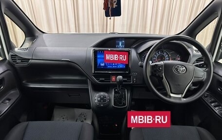 Toyota Voxy III, 2018 год, 2 199 999 рублей, 16 фотография