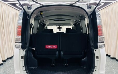 Toyota Voxy III, 2018 год, 2 199 999 рублей, 20 фотография