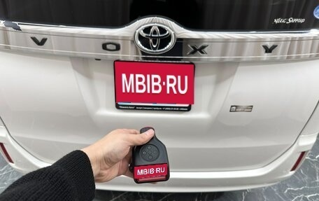 Toyota Voxy III, 2018 год, 2 199 999 рублей, 26 фотография