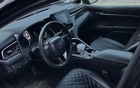 Toyota Camry, 2022 год, 2 500 000 рублей, 5 фотография