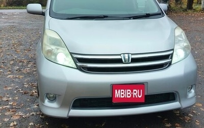 Toyota ISis I, 2005 год, 830 000 рублей, 1 фотография